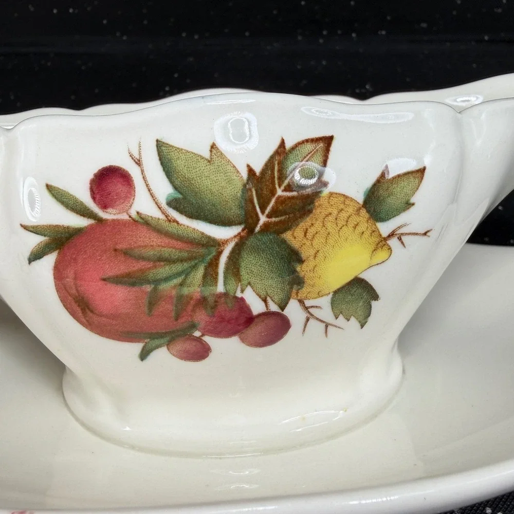 Wedgwood Etruria Barlaston Drury Lane Gravy Boat Attached Underplate Fruit Motif